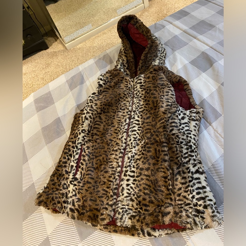 Louis Paris Burgundy Quilted and Animal Fur Print Reversible Vest - Picture 3 of 10